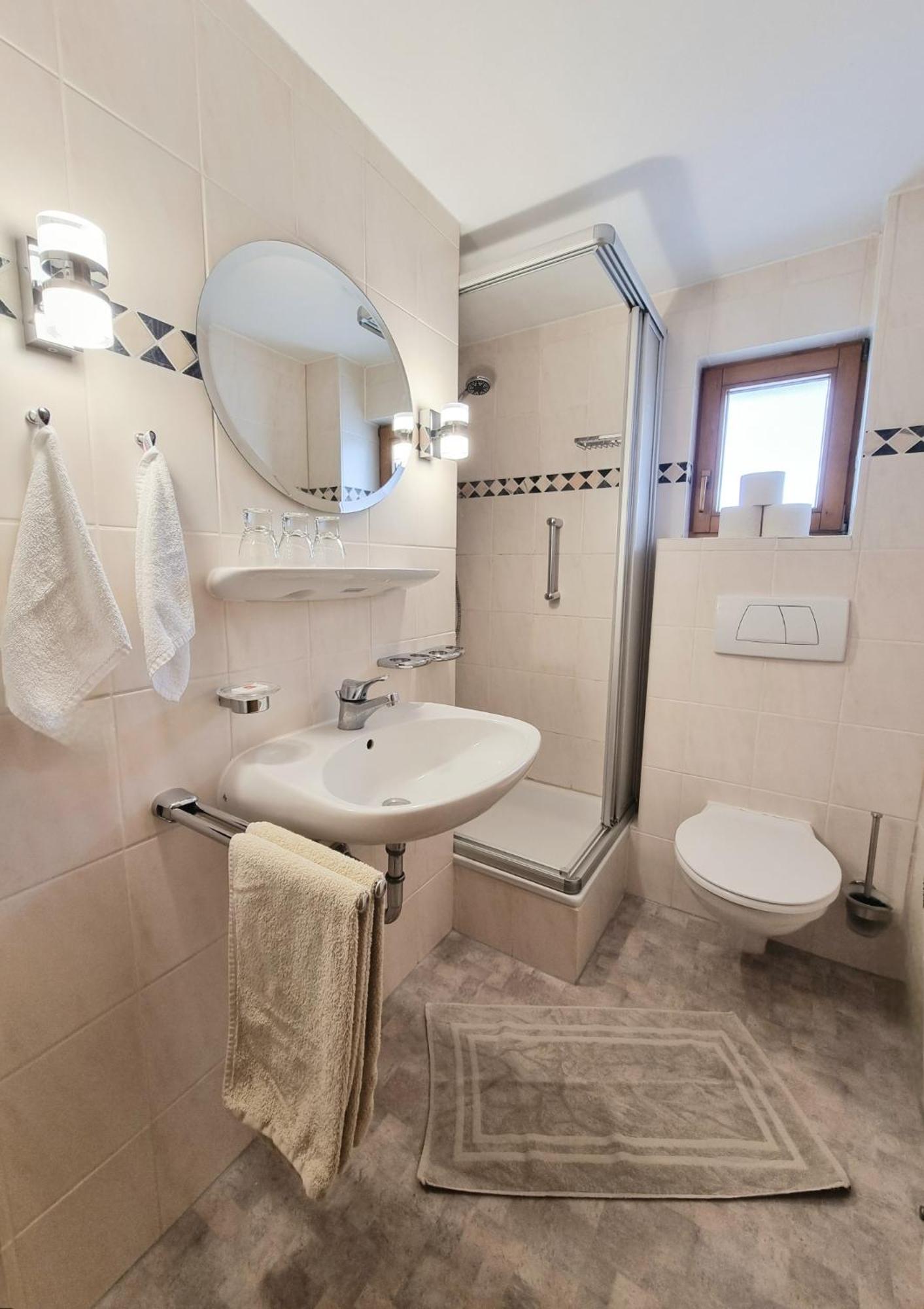 Das Bergfried - Urlaub Zentral Und Ruhig! Apartment Riezlern Room photo